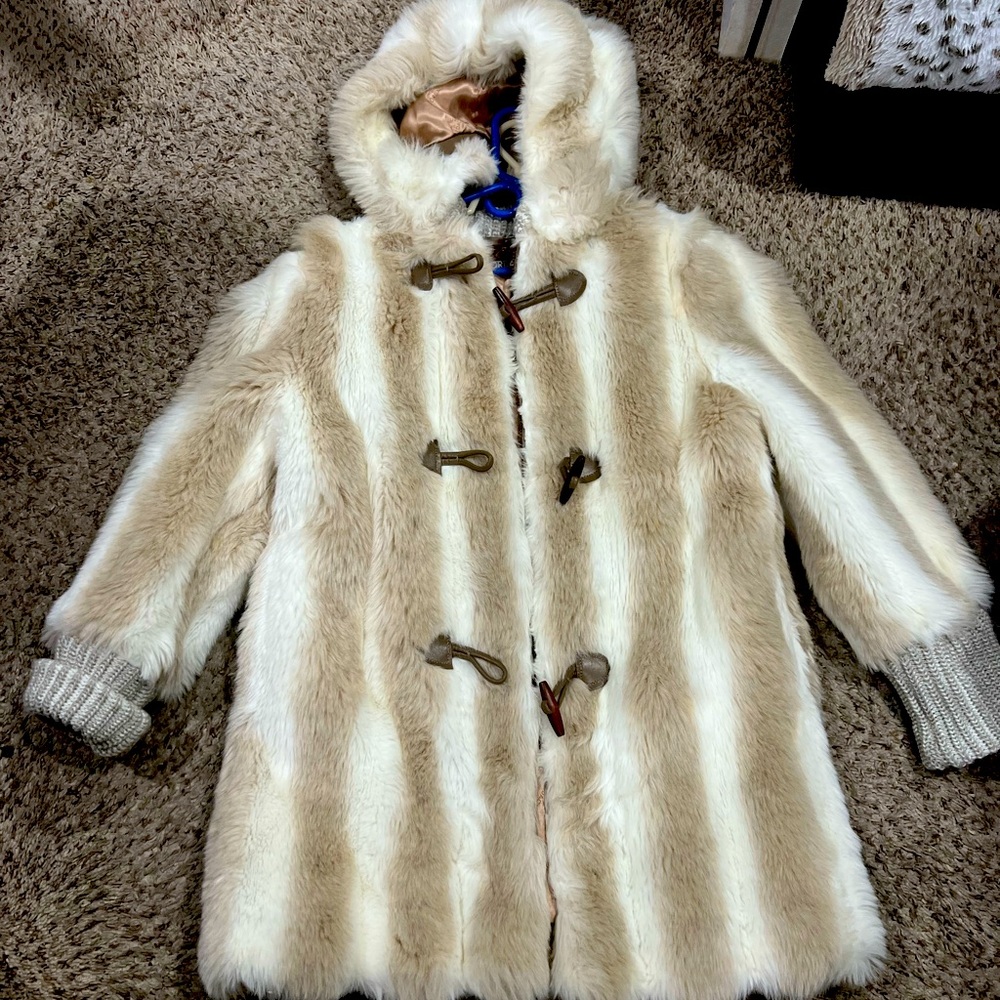 Vintage toggle coat mid length size 11/12 fits like a med with detachable hood.